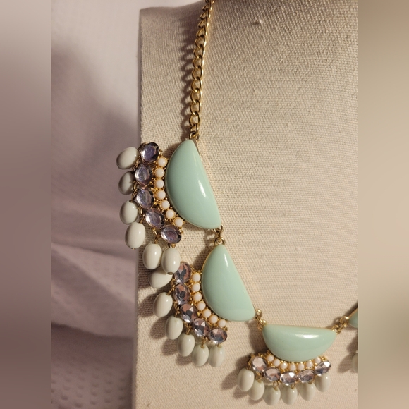 NY Mint Green Collar Necklace Gold-tone White Fringe Chunky Bib - Picture 3 of 10